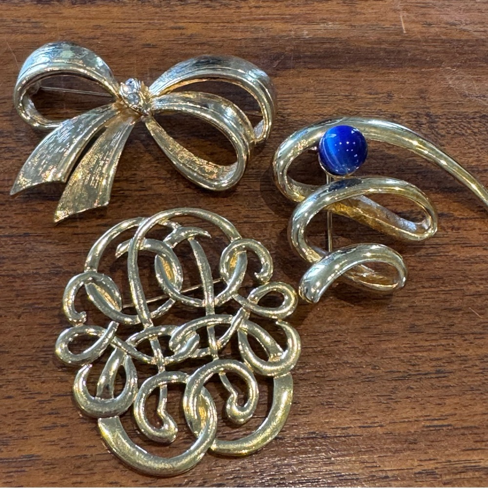 Brooch Pins Lot Of 3 Gold Tone Ribbon Swirl Blue Stone
